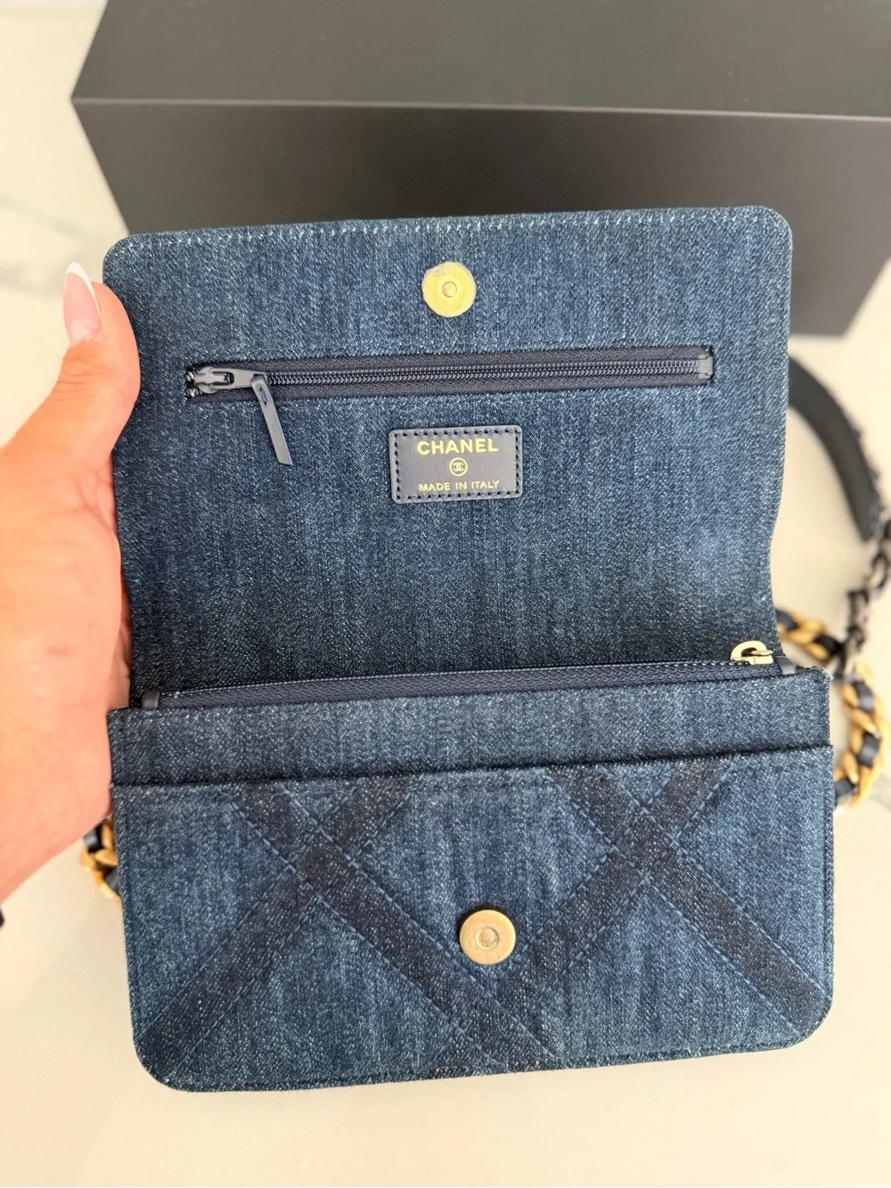 CHANEL 19 Denim Wallet on Chain